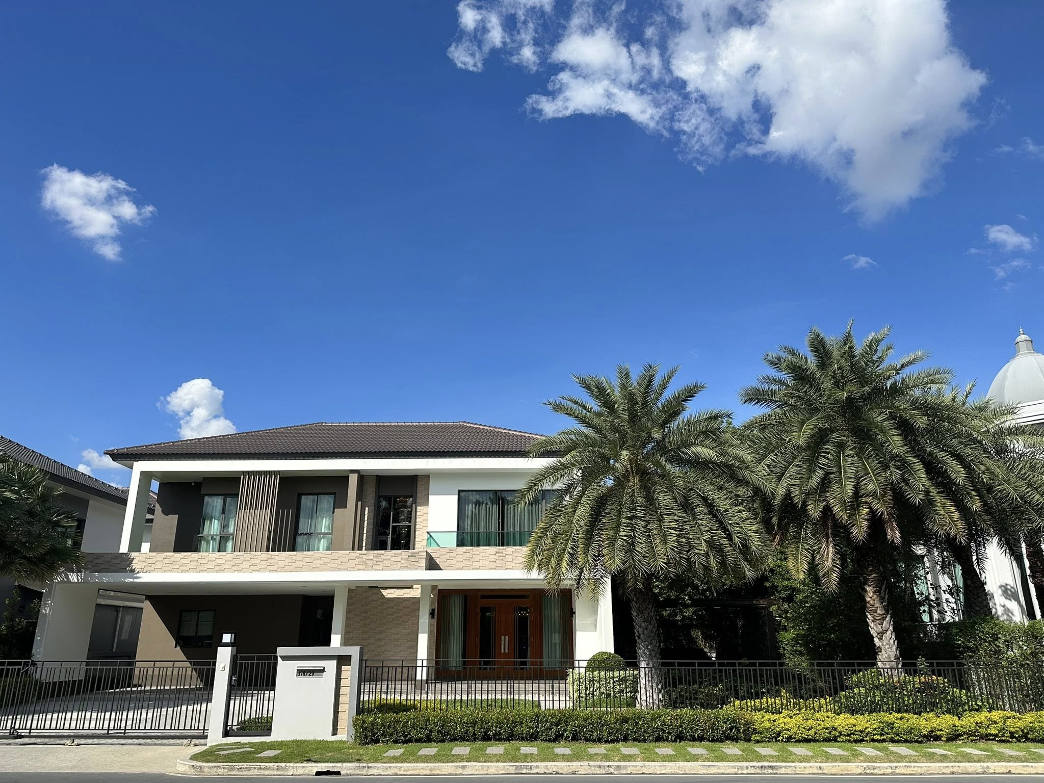 House with Private Pool for rent in Bangnatrad