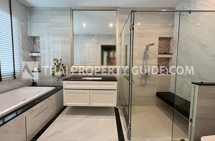 House with Private Pool in Bangnatrad 