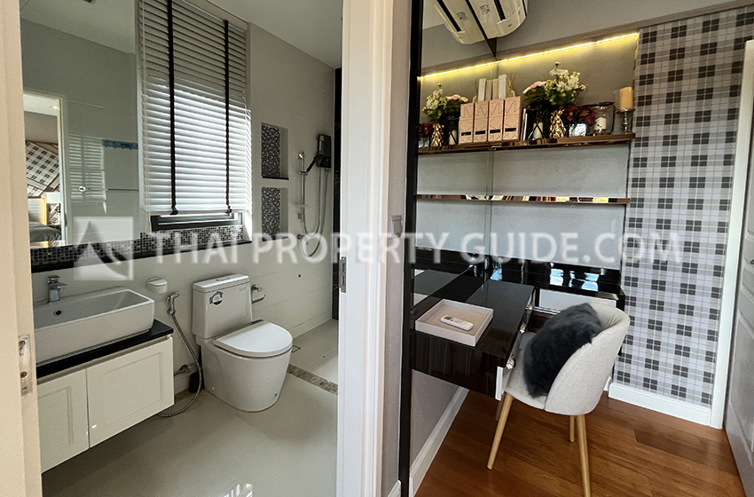 House with Private Pool in Bangnatrad 