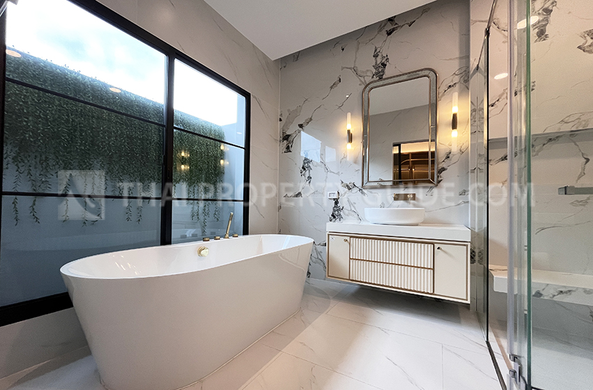 House with Private Pool in Krung Thep Kritha 