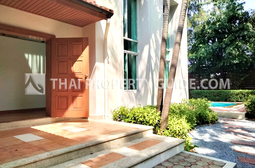 House with Private Pool in Nichada Thani 