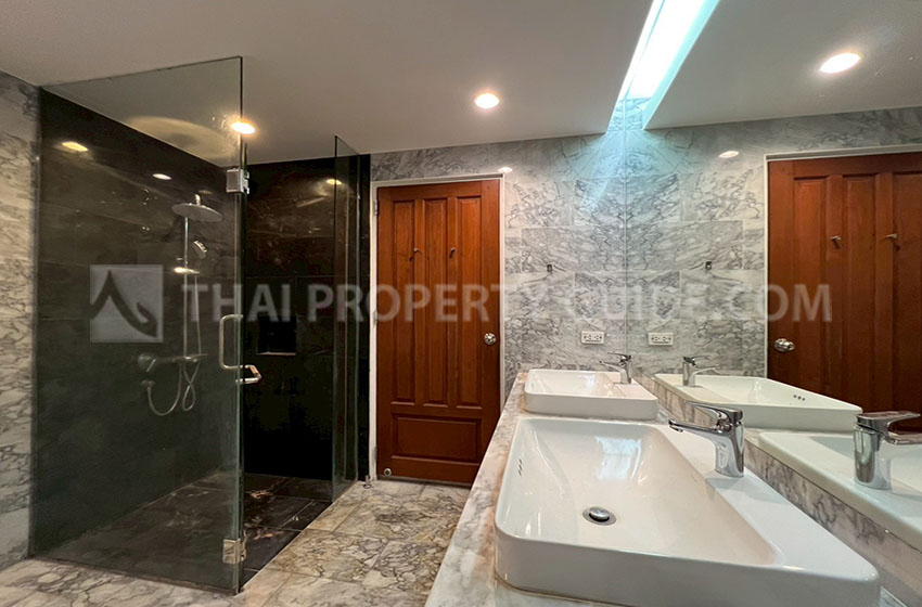 House with Private Pool in Nichada Thani 