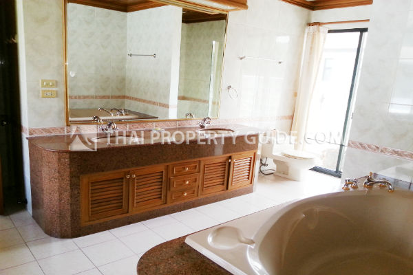 House with Private Pool in Nichada Thani 