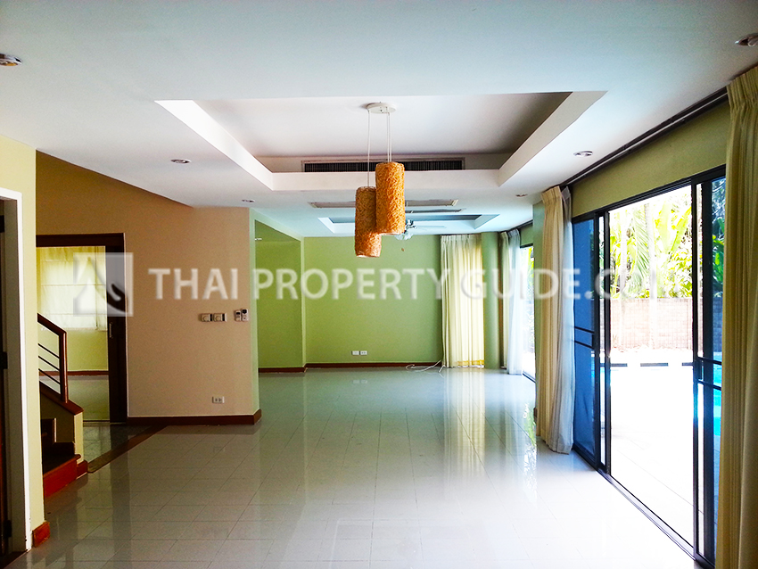 House with Private Pool in Nichada Thani 