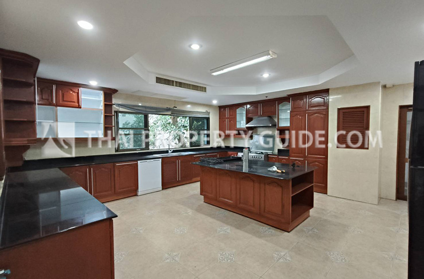 House with Private Pool in Nichada Thani 