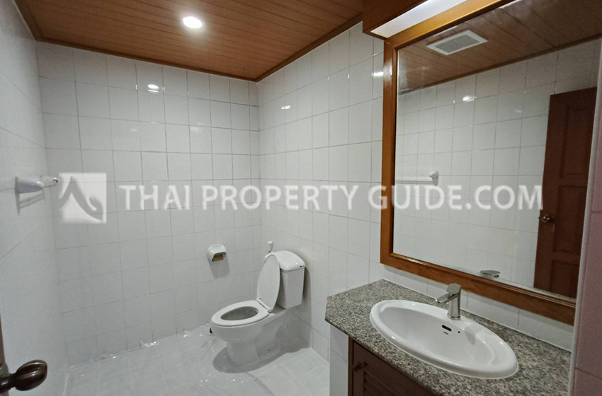 House with Private Pool in Nichada Thani 