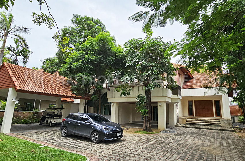 House with Private Pool for rent in Nichada Thani