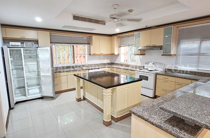 House with Private Pool in Nichada Thani 