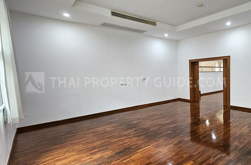 House with Private Pool in Nichada Thani 