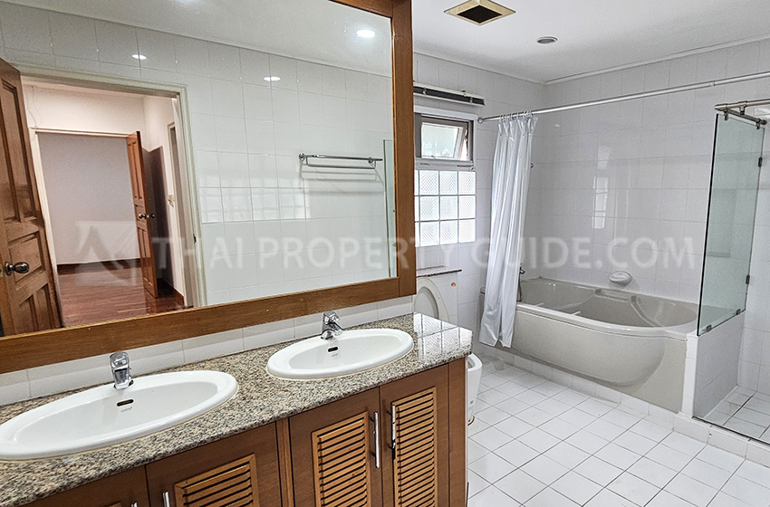 House with Private Pool in Nichada Thani 