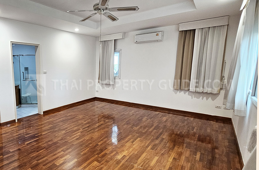 House with Private Pool in Nichada Thani 