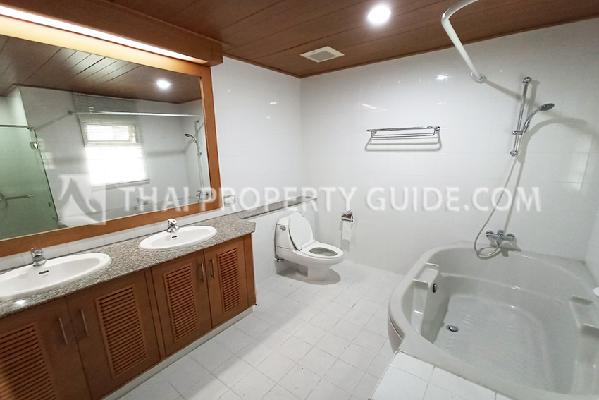 House with Private Pool in Nichada Thani 