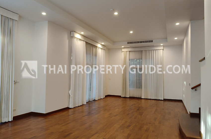 House with Private Pool in Nichada Thani 