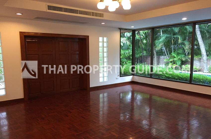 House with Private Pool in Nichada Thani 