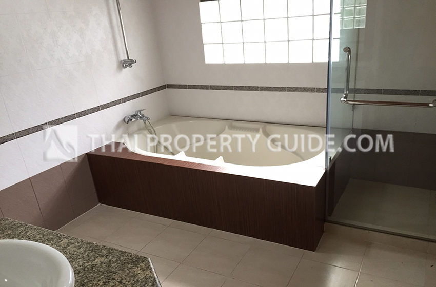 House with Private Pool in Nichada Thani 