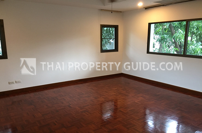 House with Private Pool in Nichada Thani 