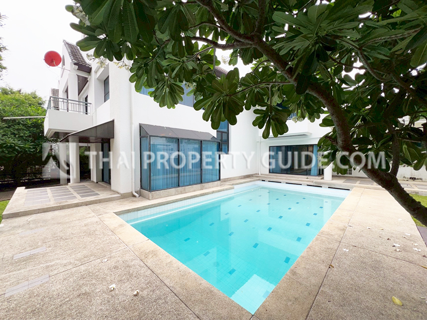House with Private Pool in Nichada Thani