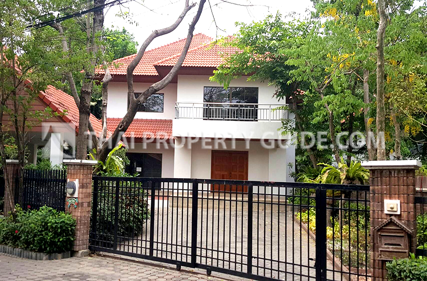 House with Private Pool for rent in Nichada Thani