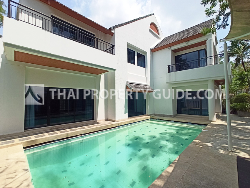 House with Private Pool in Nichada Thani