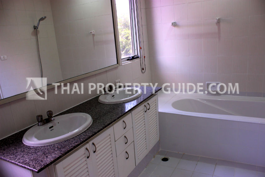 House with Private Pool in Nichada Thani 