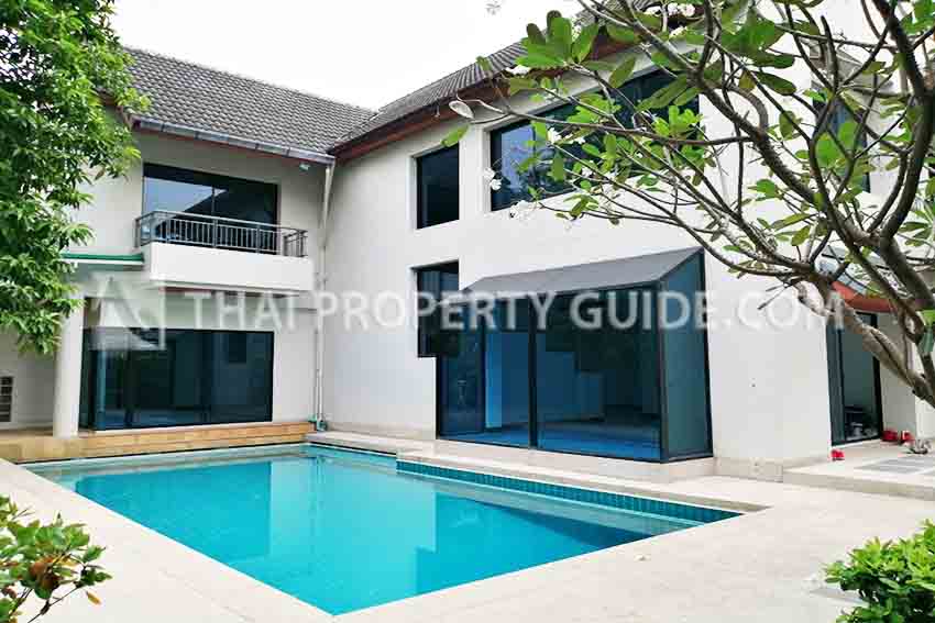 House with Private Pool in Nichada Thani