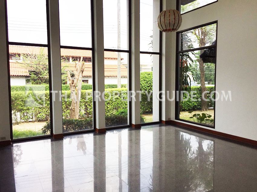House with Private Pool in Nichada Thani 
