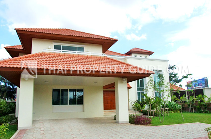 House with Private Pool in Nichada Thani