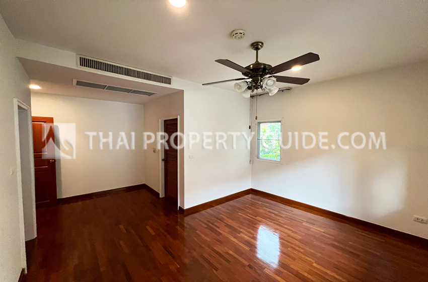 House with Private Pool in Nichada Thani 