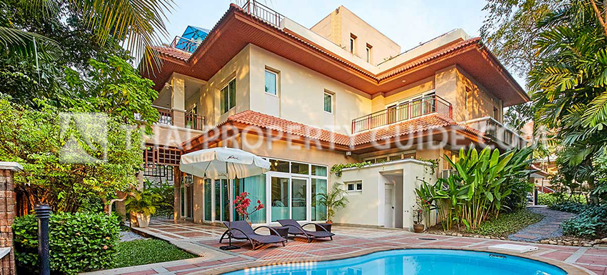 House with Private Pool in Nichada Thani