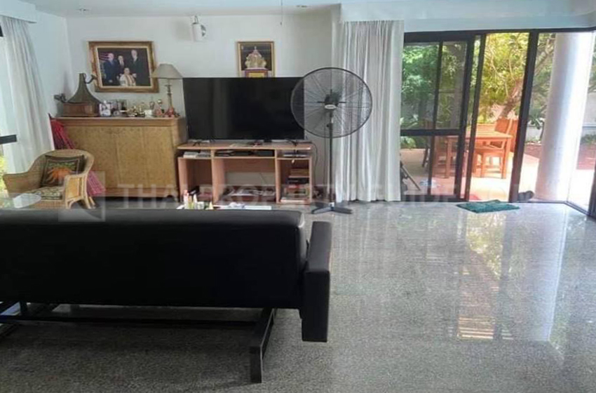 House with Private Pool in Nichada Thani 