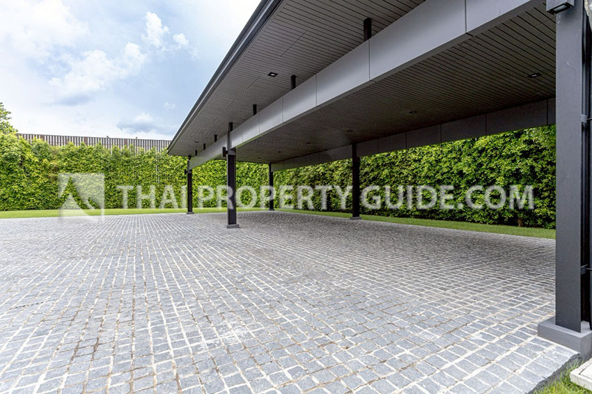 House with Private Pool in Nichada Thani 
