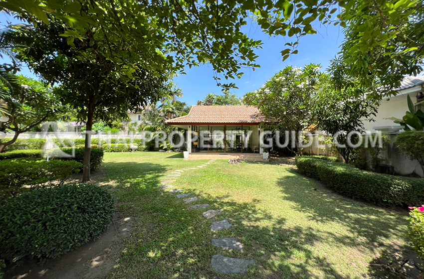 House with Private Pool in New Petchburi 