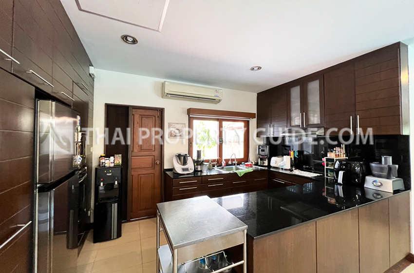 House with Private Pool in New Petchburi 