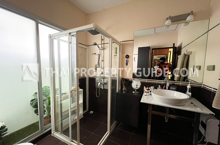 House with Private Pool in New Petchburi 