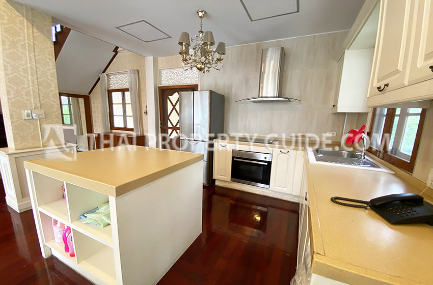 House with Private Pool in New Petchburi 