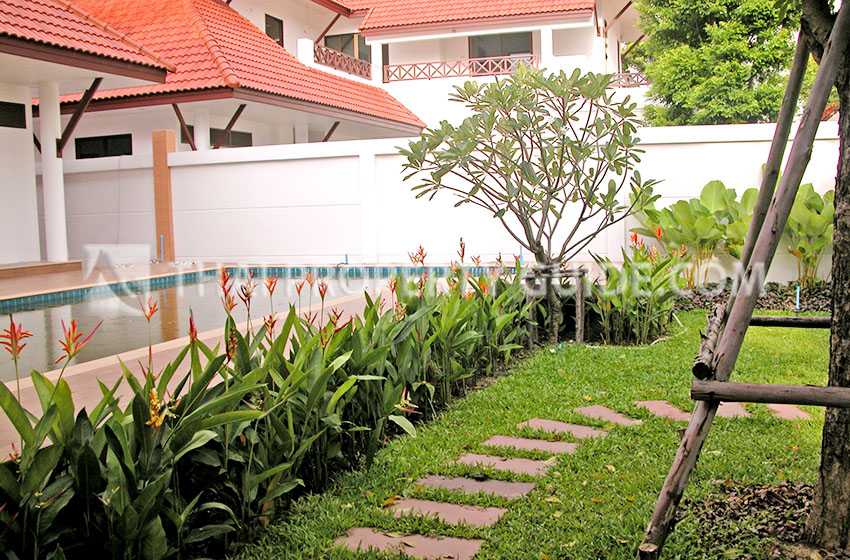 House with Private Pool in New Petchburi 