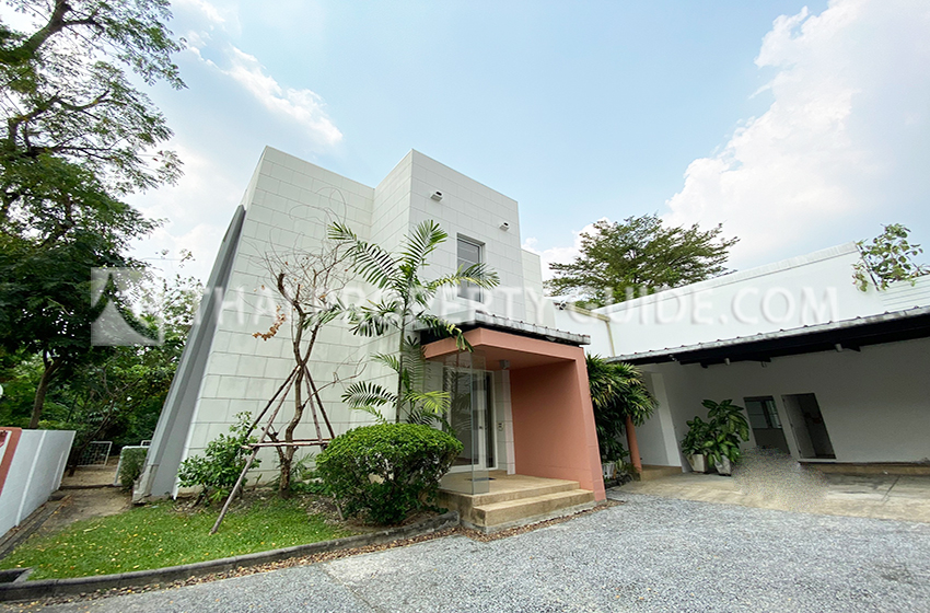 House with Private Pool in New Petchburi 