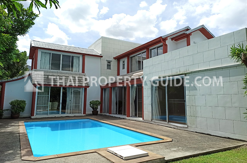 House with Private Pool for rent in New Petchburi