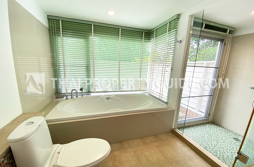House with Private Pool in New Petchburi 