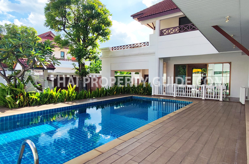House with Private Pool in New Petchburi
