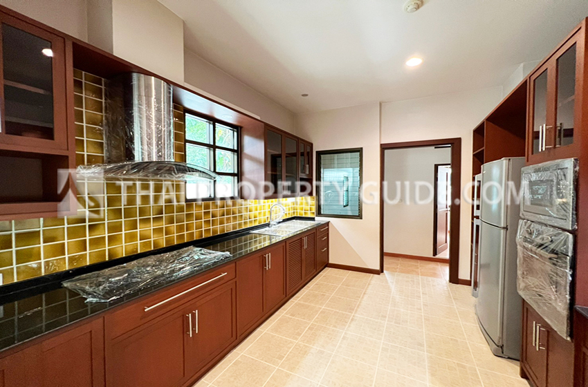 House with Private Pool in New Petchburi 