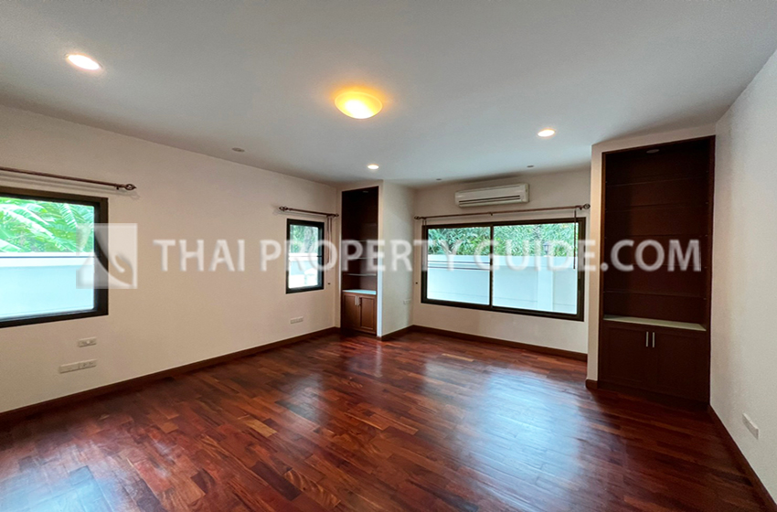 House with Private Pool in New Petchburi 