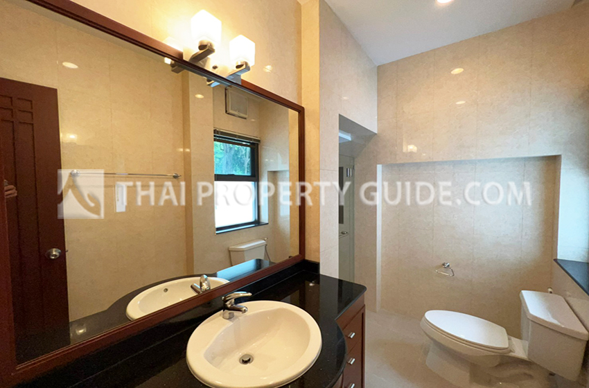 House with Private Pool in New Petchburi 