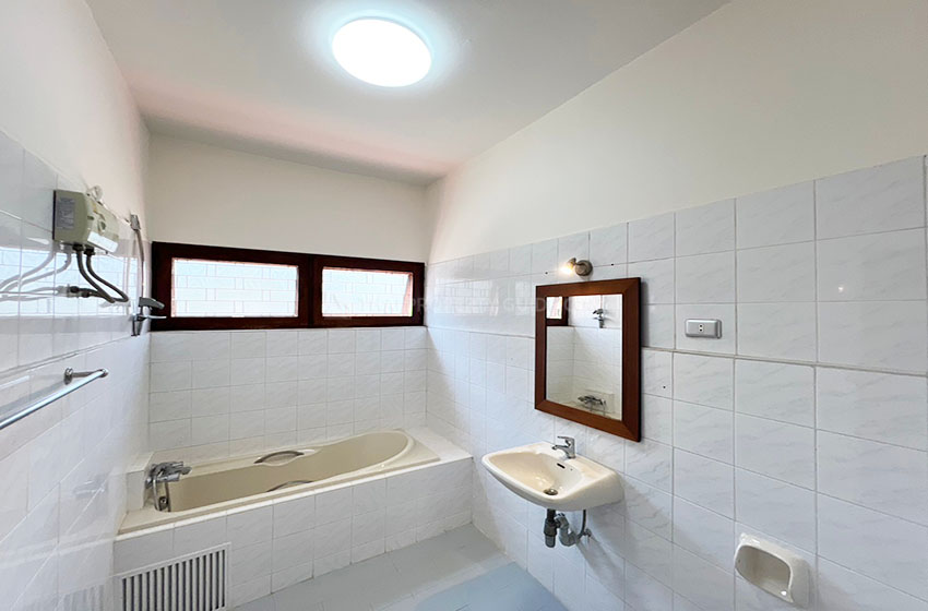 House with Private Pool in New Petchburi 