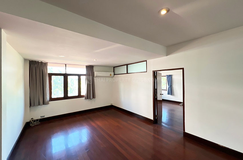 House with Private Pool in New Petchburi 