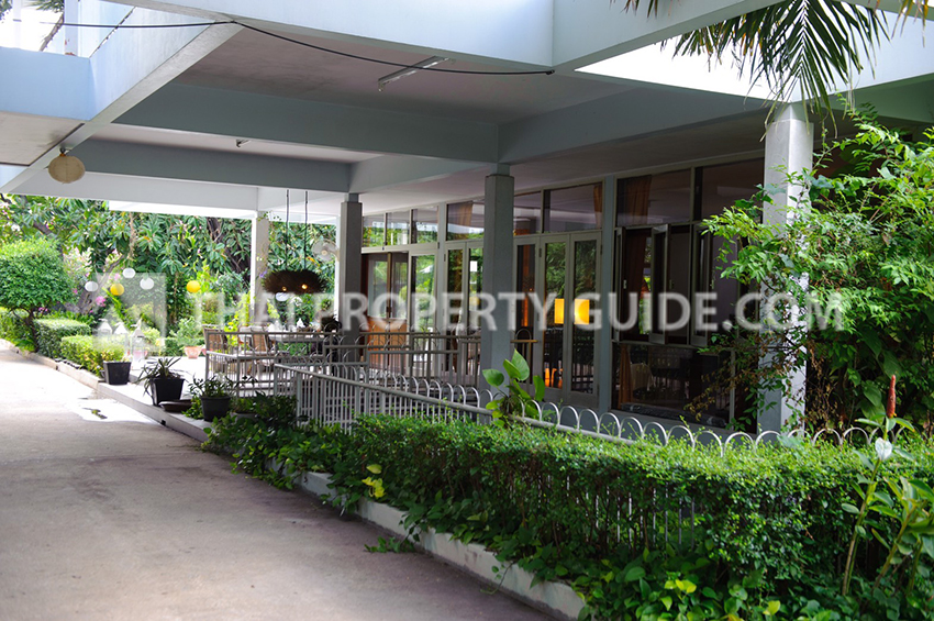 House with Private Pool in Phaholyothin 