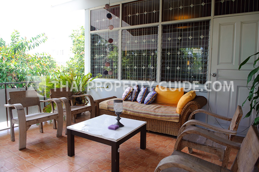 House with Private Pool in Phaholyothin 
