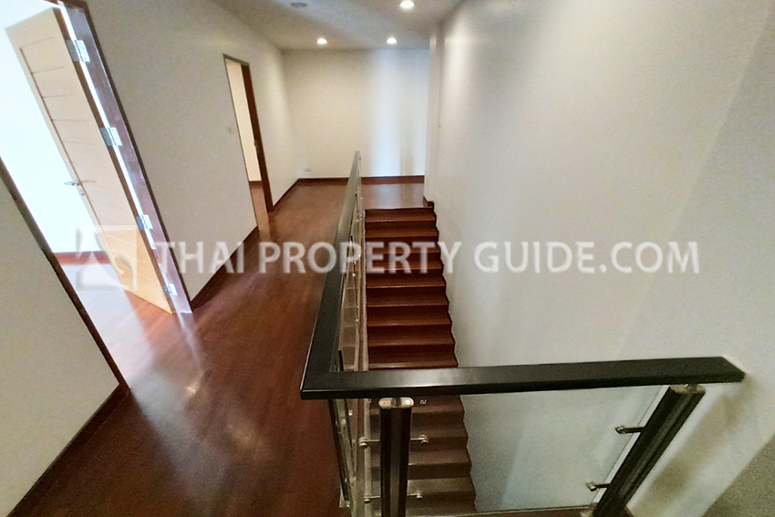 House with Private Pool in Phaholyothin 