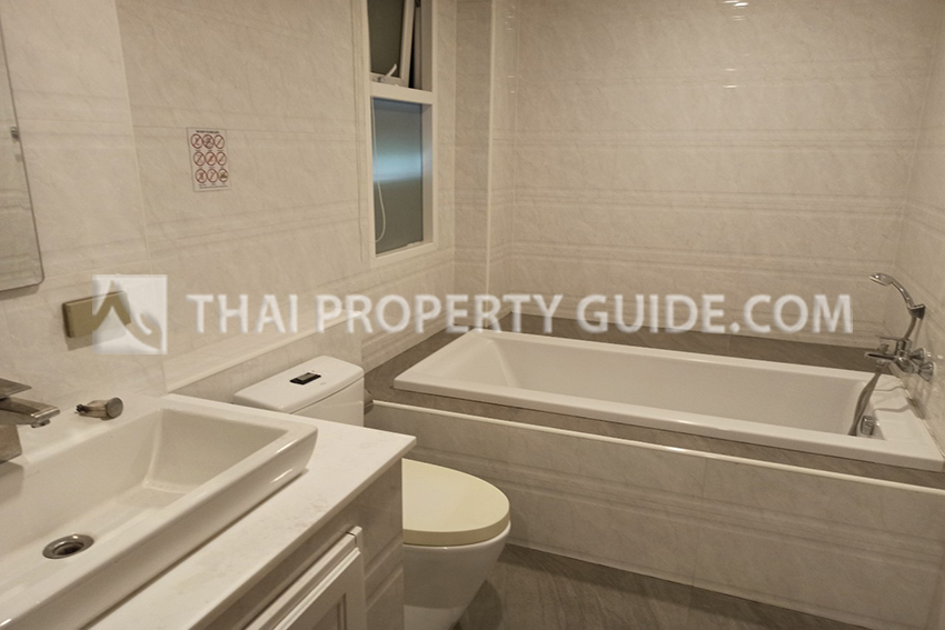 House with Private Pool in Phaholyothin 