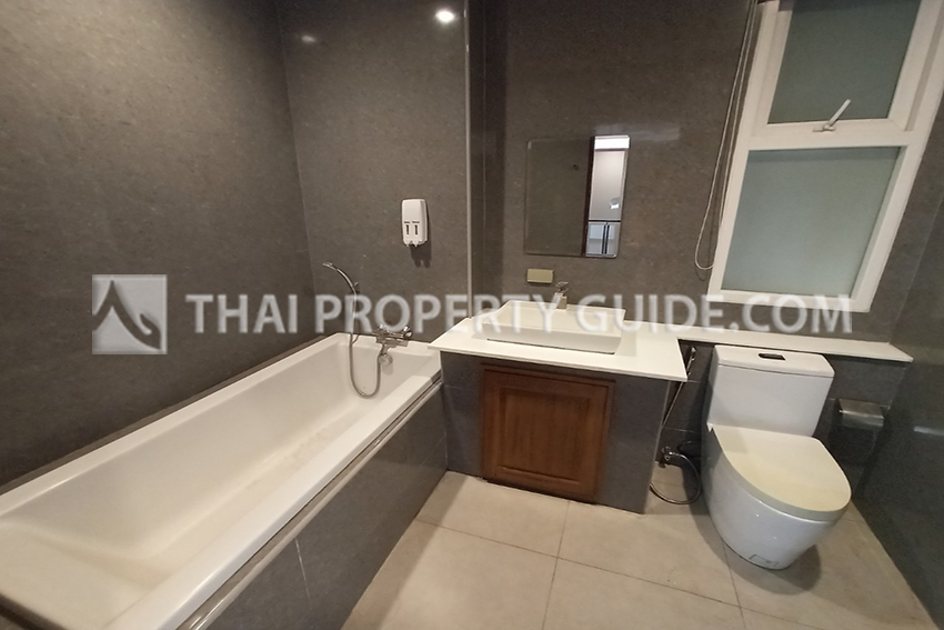 House with Private Pool in Phaholyothin 